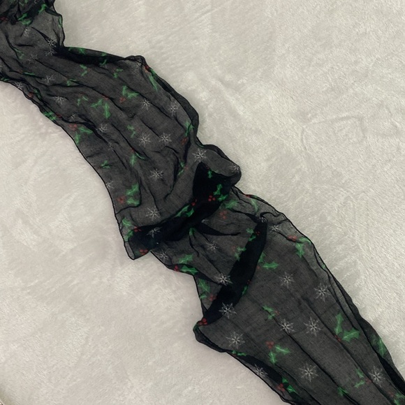 Black mistletoe and snowflakes sheer scarf - Picture 5 of 17